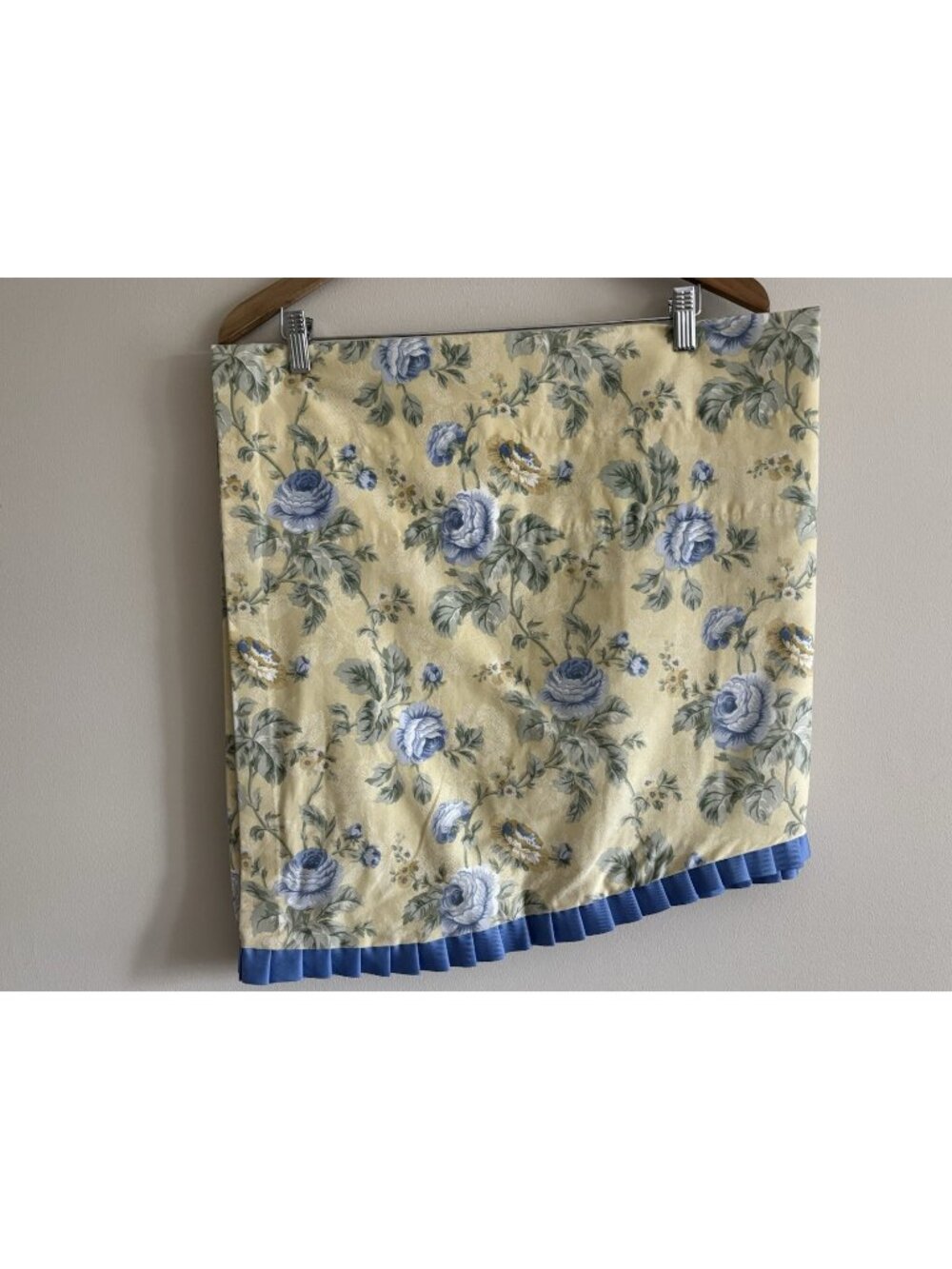 Waverly 1 Window Valance Yellow Floral Blue Roses Scalloped 20"x78" French